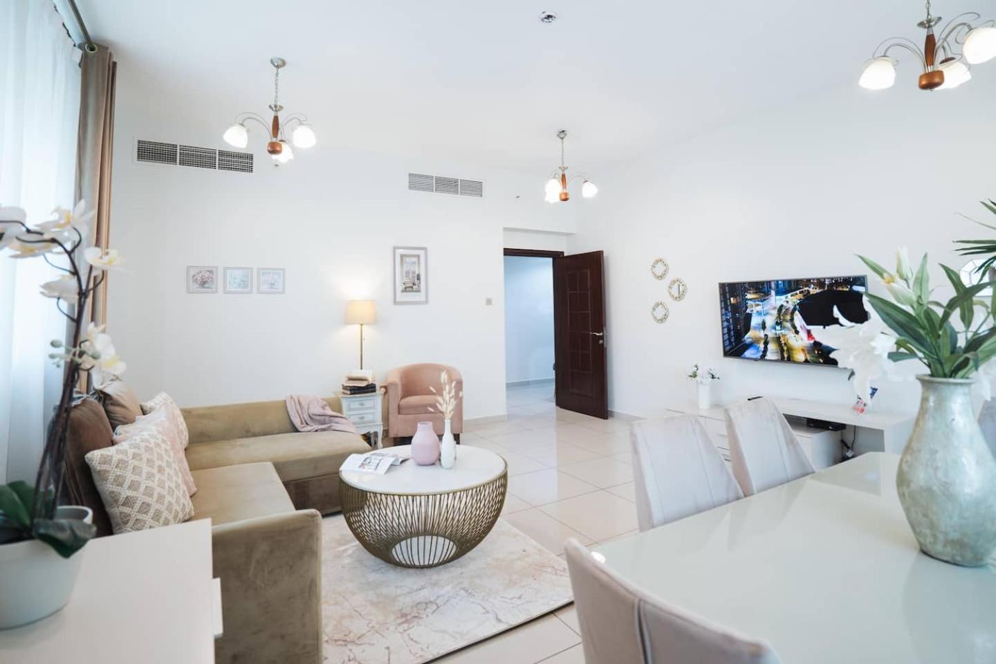 Charming Warm Suite With Amazing Views Of The City Дубай Екстериор снимка