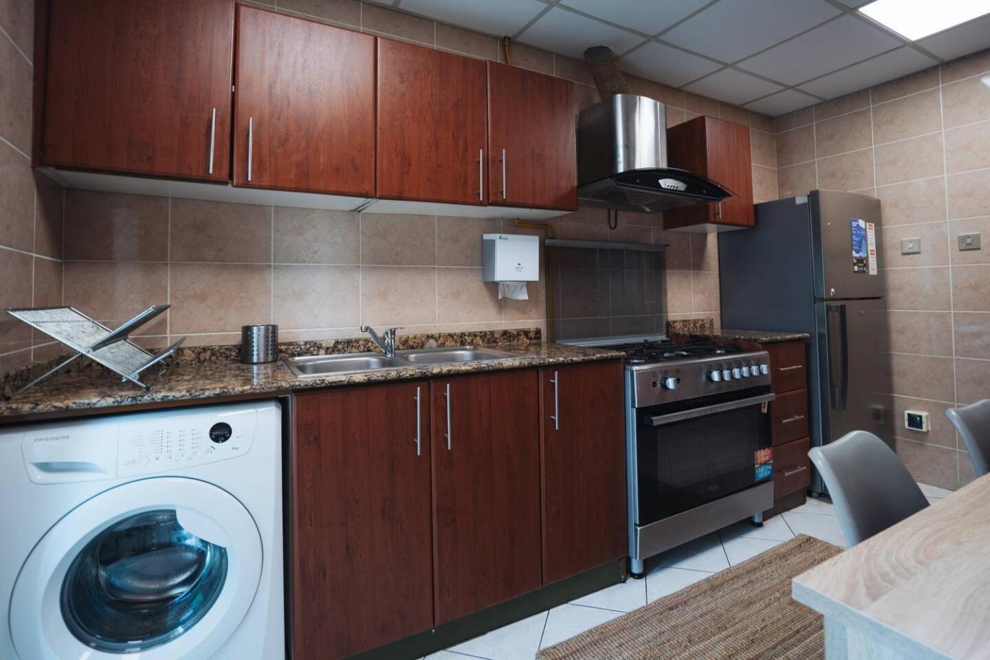 Charming Warm Suite With Amazing Views Of The City Дубай Екстериор снимка